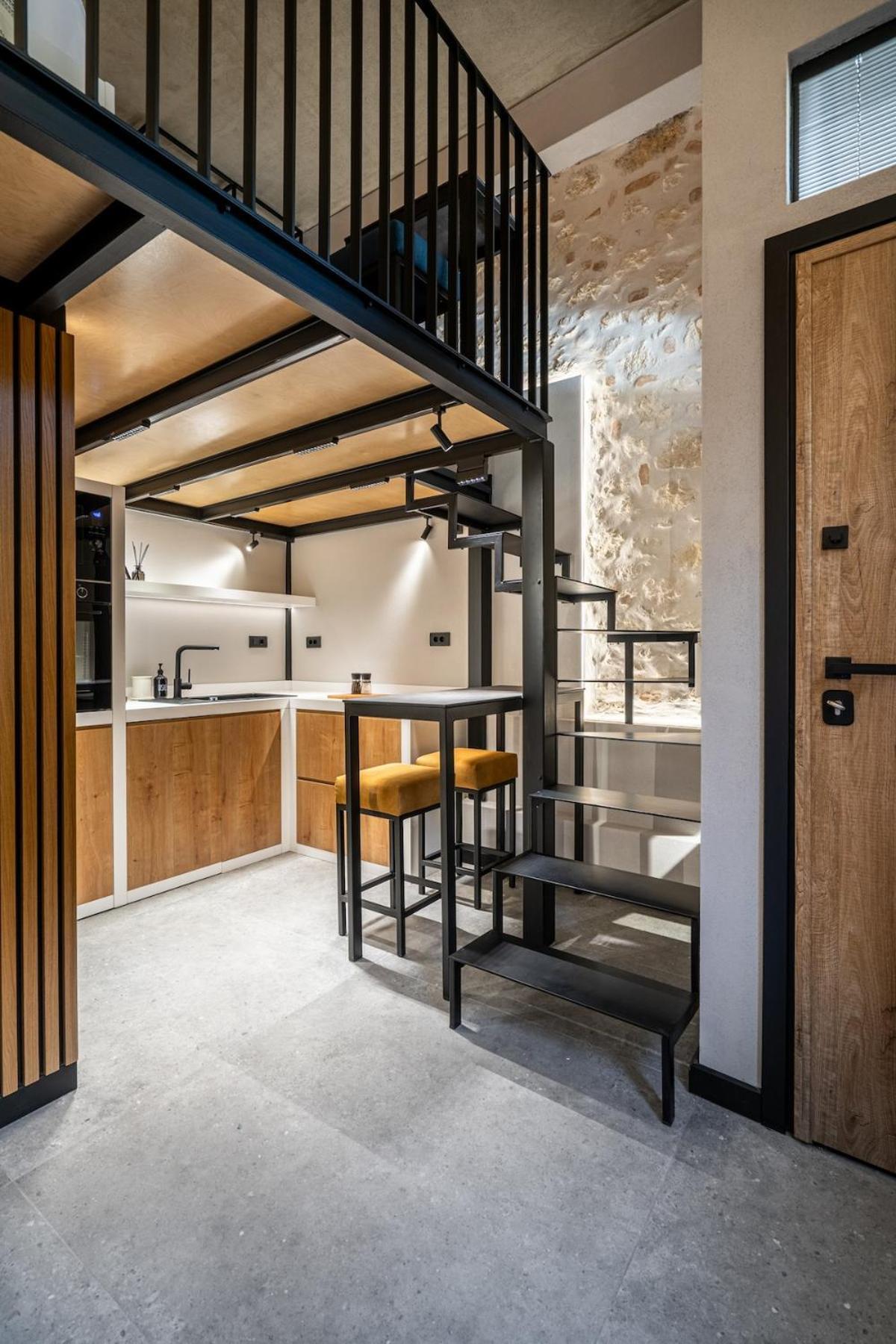 Urban Hive 2-story With Roof Garden *